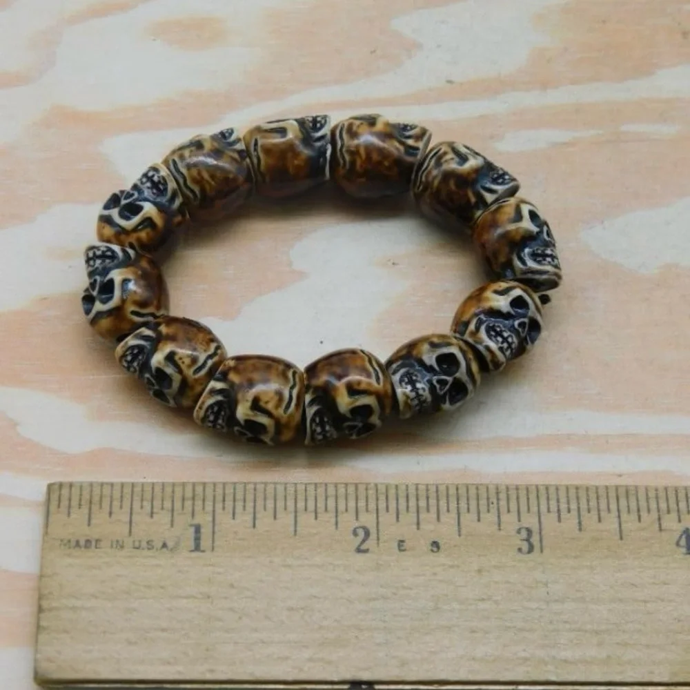 Painted Stone‎ Skull Stretch Bracelett - Picture 2 of 2